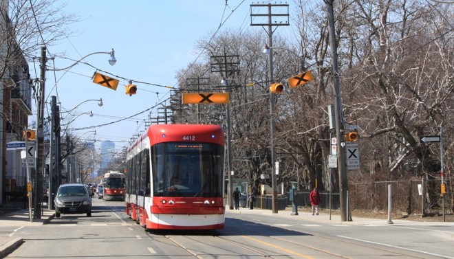 Flexity 4412 eastbound on Queen at Woodfield